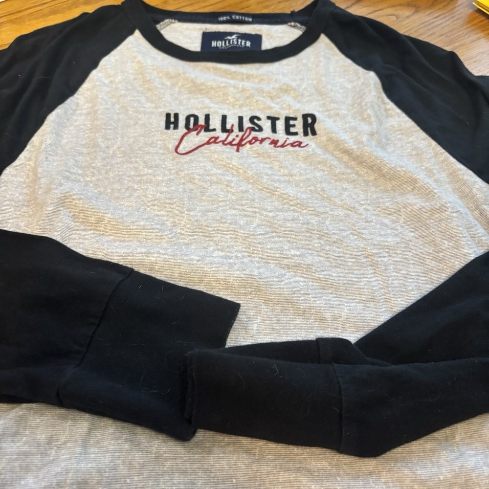 Hollister, California Men's Medium Gray And Black Long Sleeve‎ Shirt  Preppy Y2K